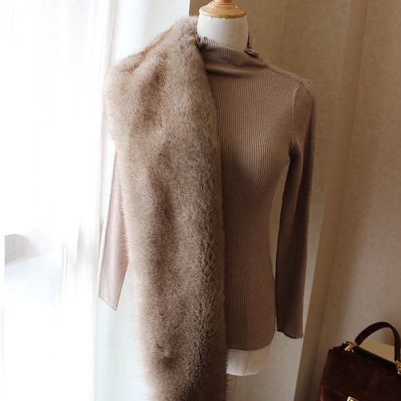 Faux Fur Scarf - Picture 2 of 3